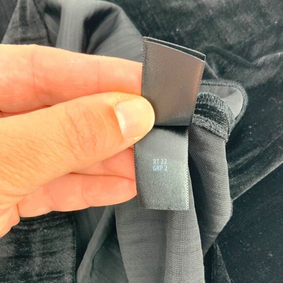 St John Crushed Velvet Top Black Size Medium NWOT $695 MSRP - Picture 8 of 9